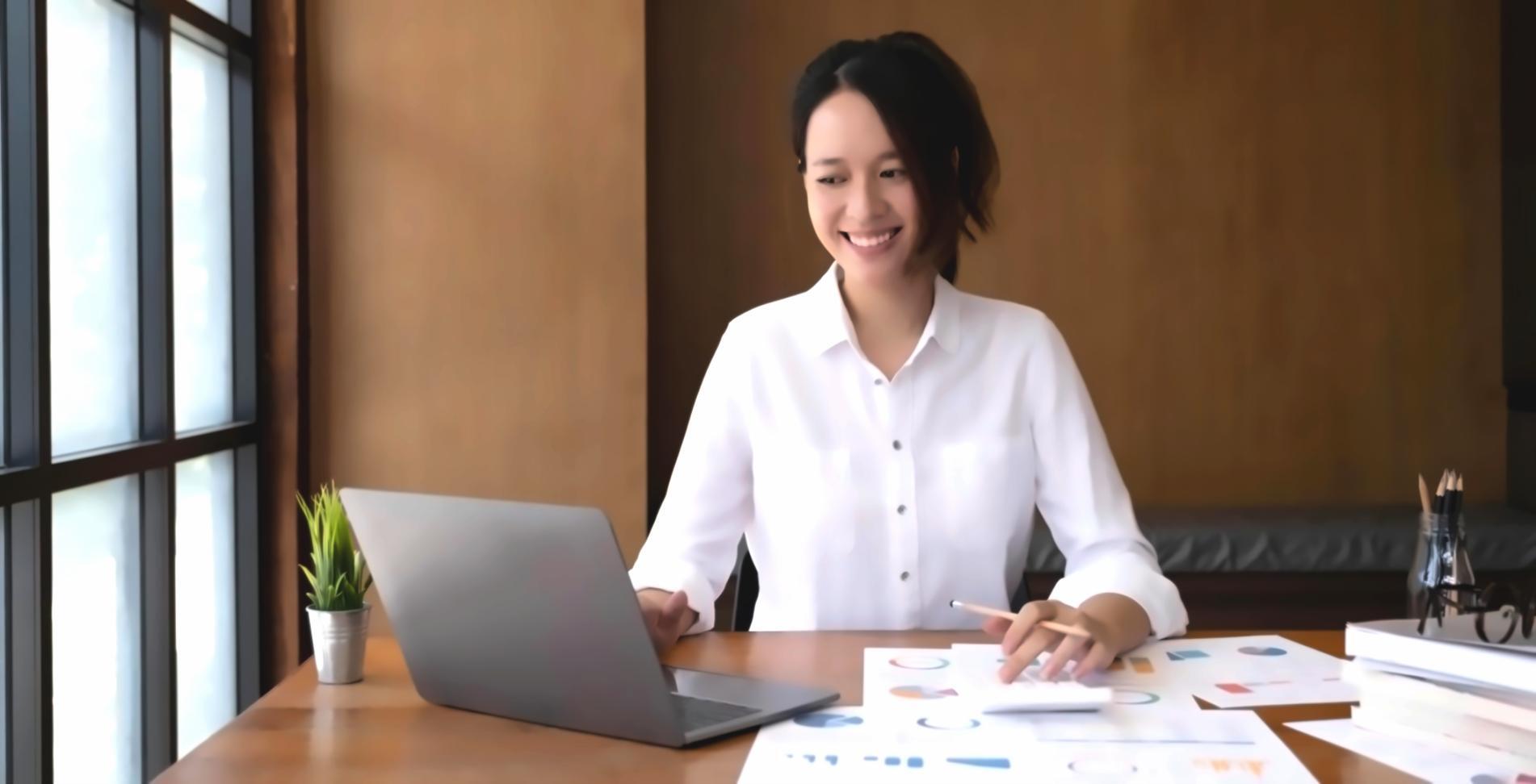 Espacios de aprendizaje modernos diseñados para educación financiera interactiva